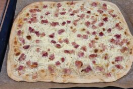 Elsässer Flammkuchen backen