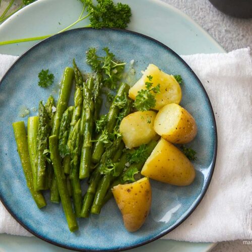 Gebratener grner Spargel aus der Pfanne