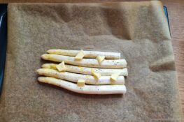 Spargel im Backpapier zubereiten