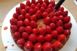 Erdbeerkuchen mit Mandelboden