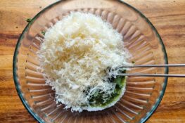 Zubereitung des Pesto Genovese