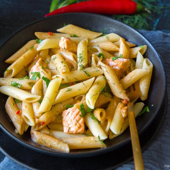 Schnelle Nudeln mit Lachs-Sahne-Soße