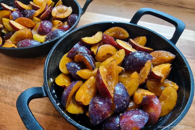 Zwetschgen Crumble vorbereiten