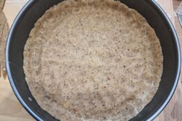 Linzer Torte Rezept: Teig in der Form auslegen