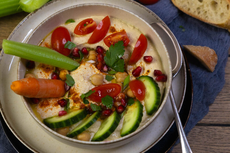 Hummus mit verschiedenen Toppings
