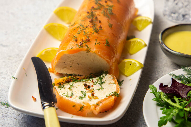 Die Lachs Terrine wird angerichtet