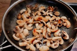 champignons in der pfanne für das schweinefilet im speckmantel rezept