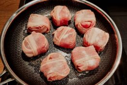 schweinefilet mit bacon in der pfanne