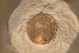 Vorteig für den Osterfladen