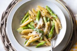 pasta mit grünem spargel