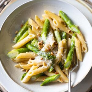 pasta mit grünem spargel