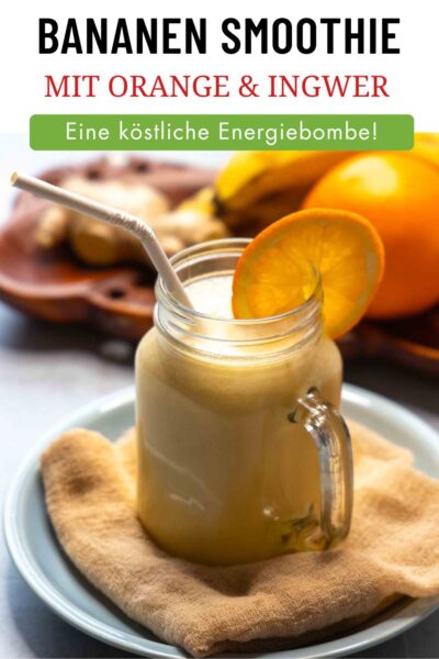 Bananen Smoothie im Glas mit Orangenscheibe