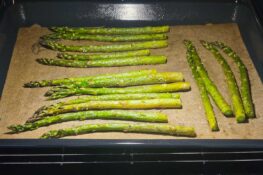 gerösteter grüner Spargel aus dem Backofen