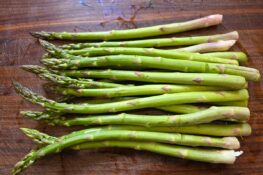 Grüner Spargel aus dem Backofen