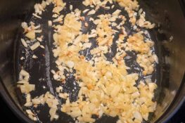 Zwiebel anbraten