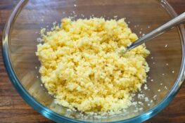 Bulgur ist gequollen für den Bulgursalat