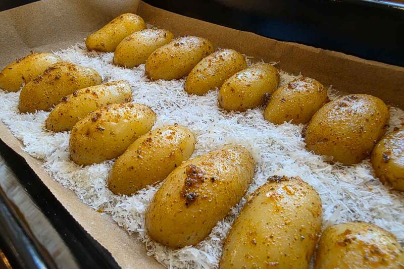 Kattoffeln auf Parmesanbett