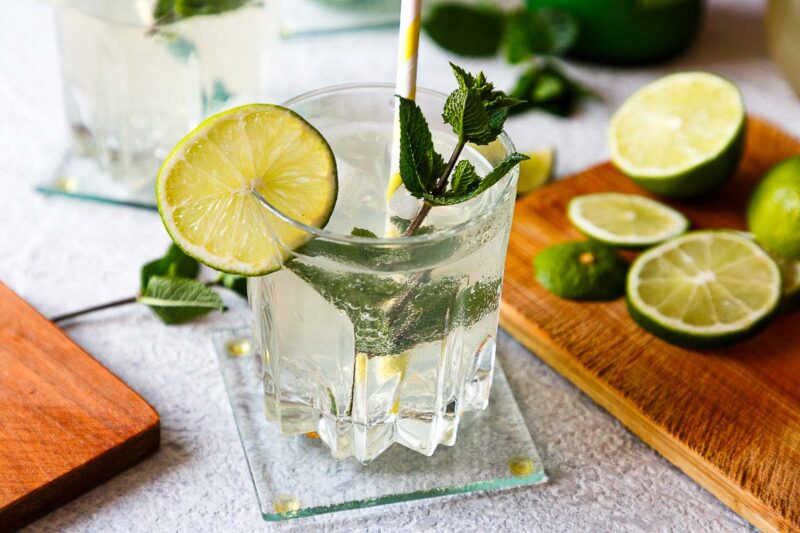Lime Juice Cordial als Cocktail im Glas