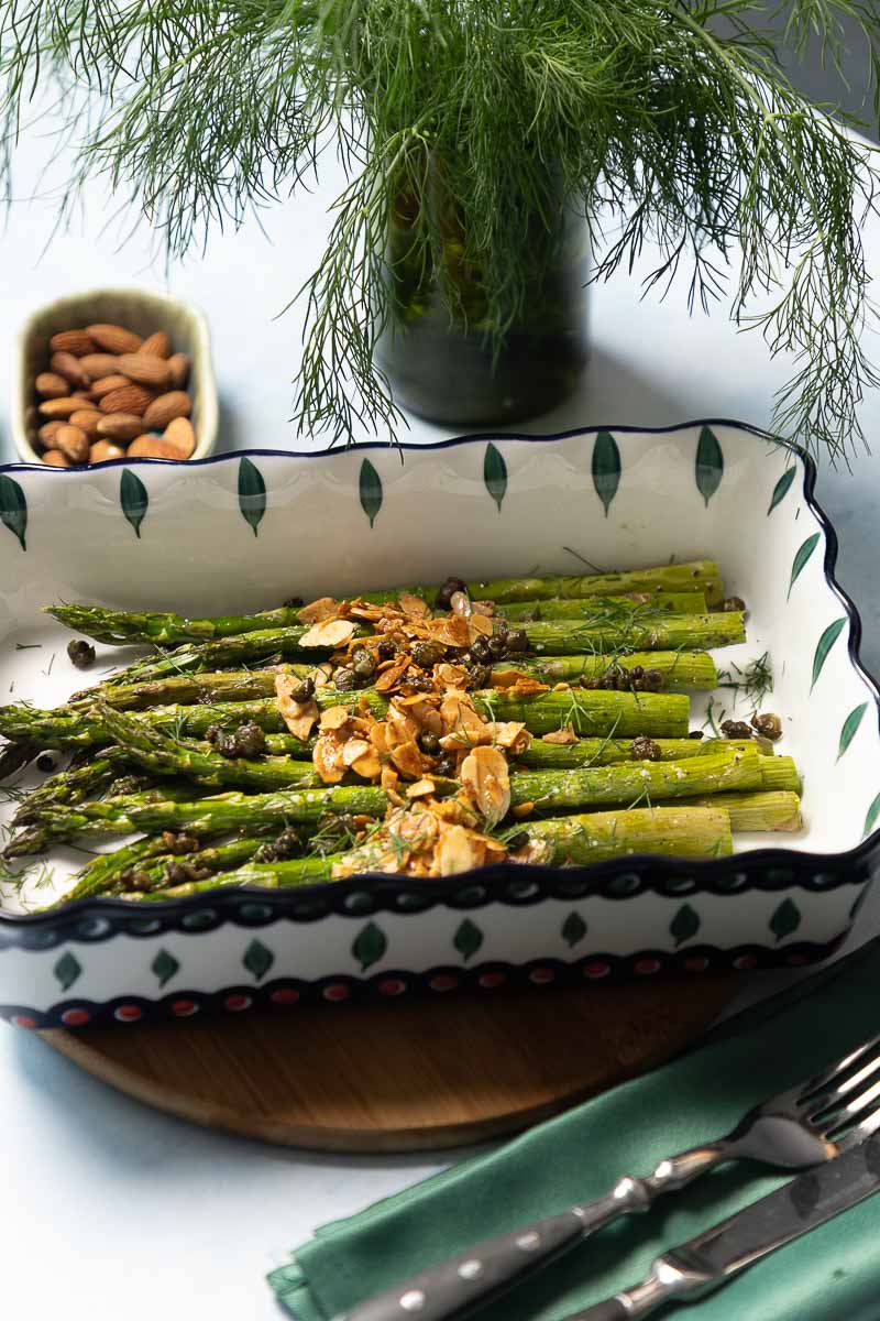 Grüner Spargel aus dem Backofen nach einem Rezept von Ottolenghi