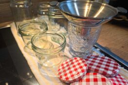Marmeladengläser für die Holunderblütenmarmelade