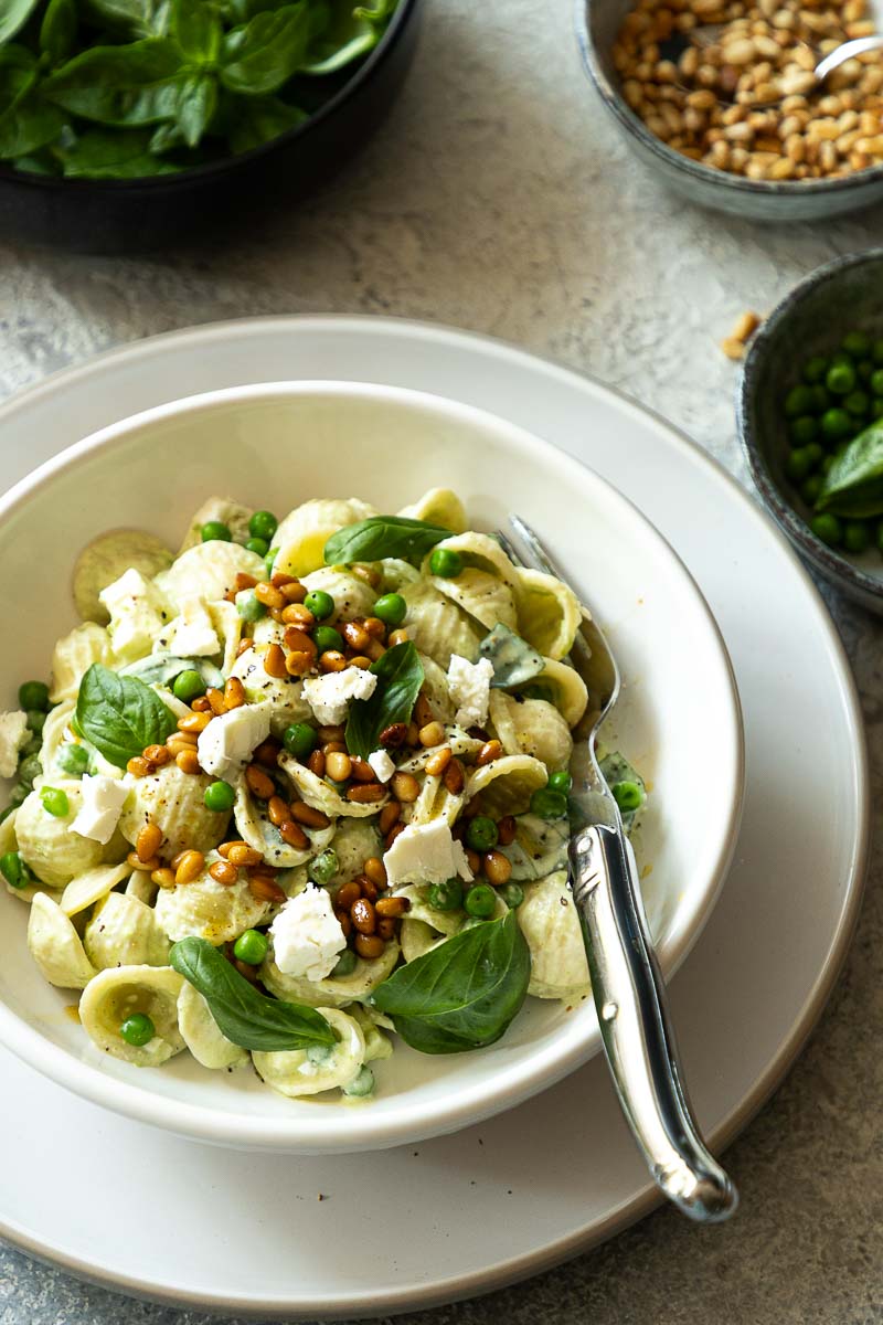 Nudelsalat mit Erbsen