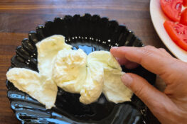 Büffelmozzarella für Tomate Mozzarella Salat