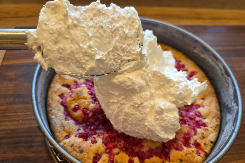 Baiser für den Johannisbeerkuchen