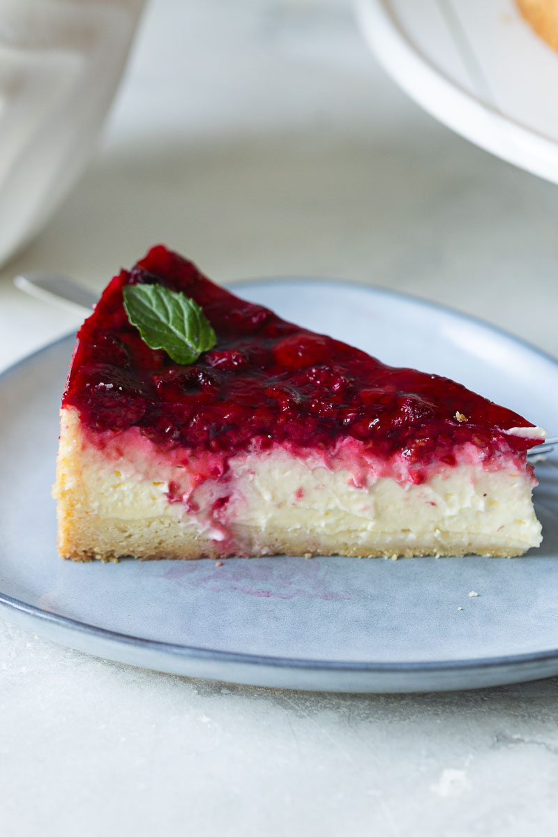Kuchen mit Schmand und Himbeeren