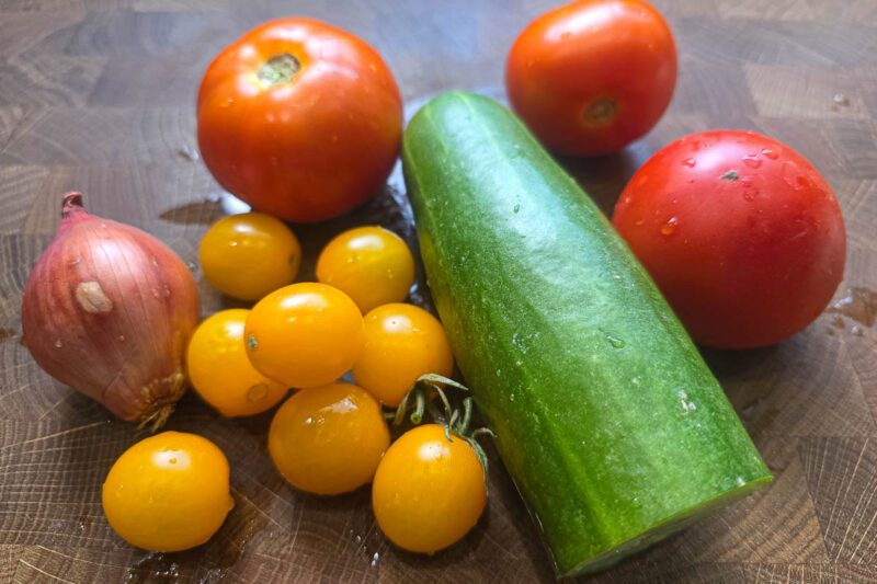 Zutaten für den Tomaten Gurken Salat